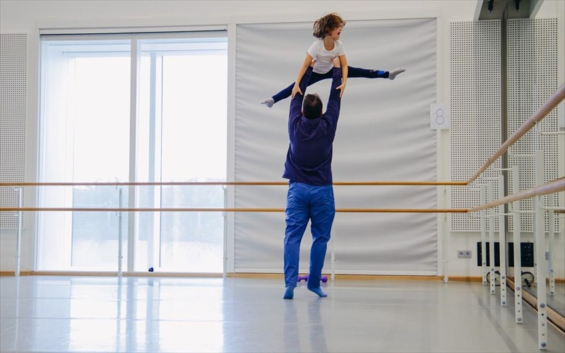 ekpaideutika-programmata-sto-spiti-apo-ti-luriki