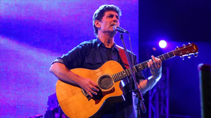 o-sokratis-malamas-upodextike-to-fthinoporo-me-kalokairini-diathesi