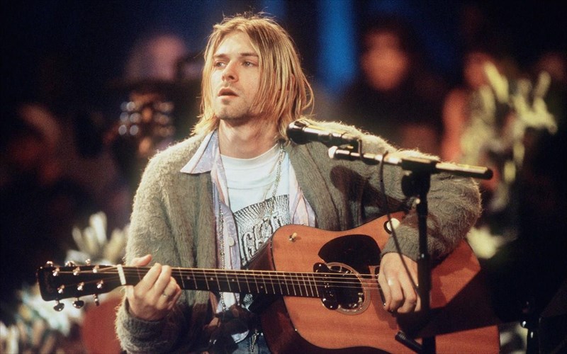 bgainei-telika-se-pleistiriasmo-i-kithara-tou-kurt-cobain-kithara-tou-kurt-cobain