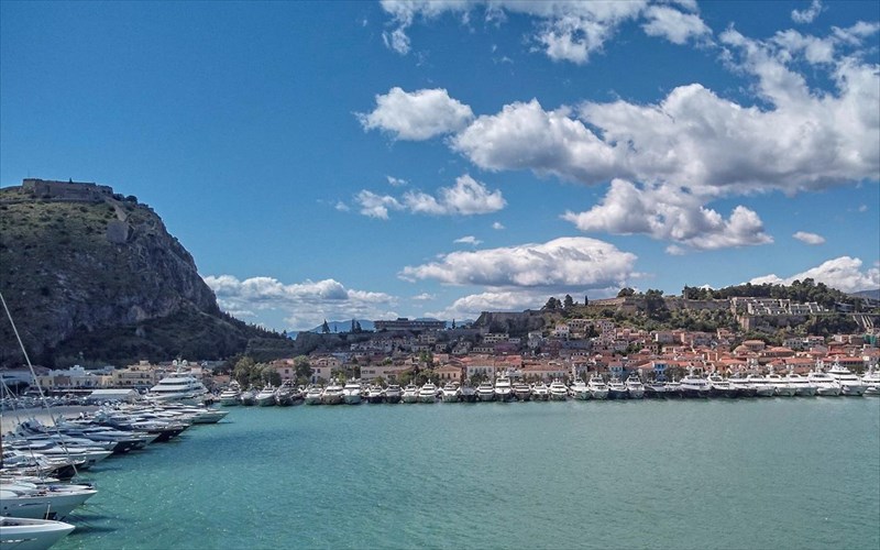 to-mediterranean-yacht-show-erxetai-psifiaka