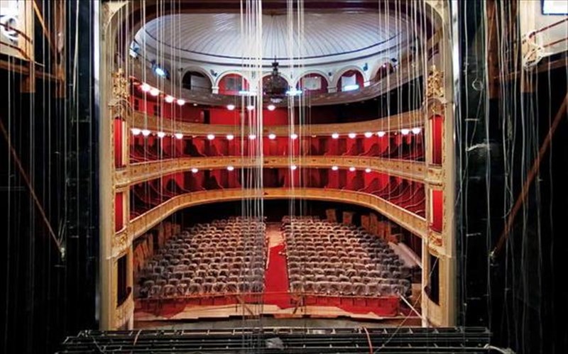 akroasi-ithopoion-apo-to-dimotiko-theatro-peiraia