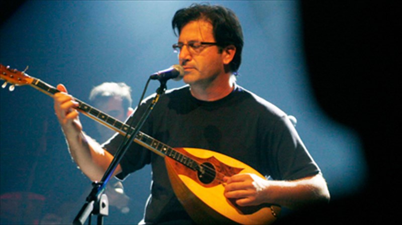 o-thanasis-papakonstantinou-se-proto-prosopo-sto-theatro-braxon