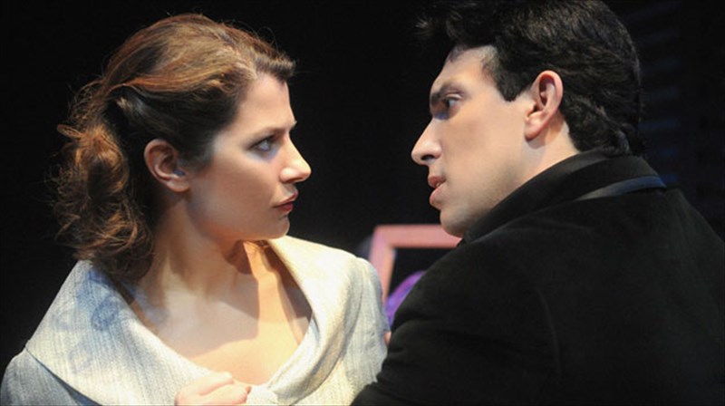 o-tom-riplei-sto-theatriko-sanidi