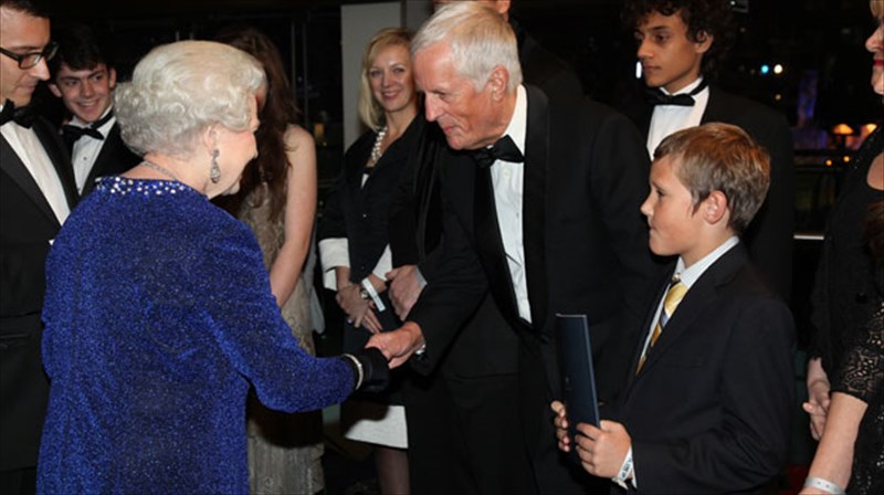 i-elisabet-tis-agglias-stin-pagkosmia-premiera-3d-peripeteias