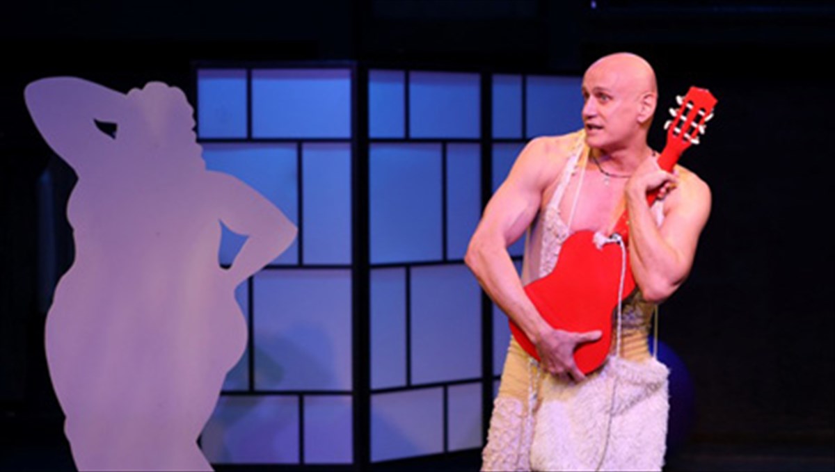 fullo-sigis-gia-triti-xronia-epistrefei-sto-eliart