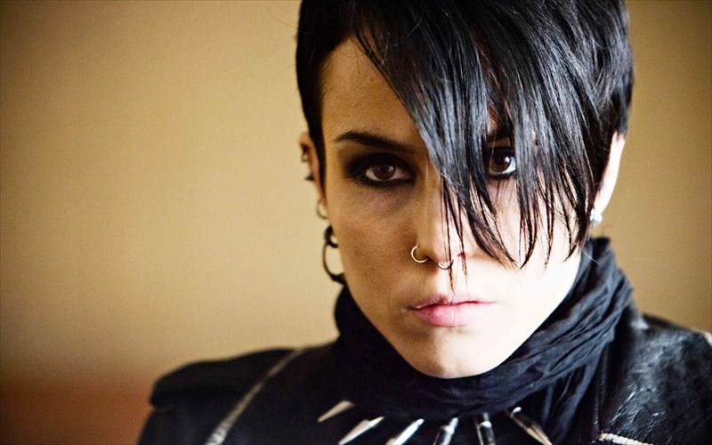 koritsi-me-to-tatouaz-sxedia-tis-amazon-gia-nea-seira