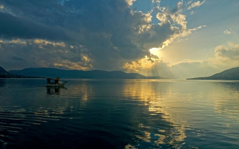 eksi-staseis-sti-salamina