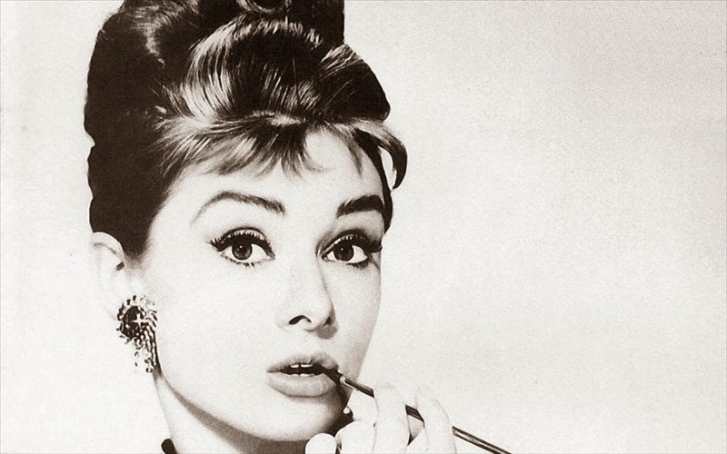 auto-einai-to-aionio-theiko-mustiko-saginis-kathe-gunaikeiou-sex-symbol