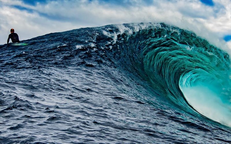 i-megaluteri-pisina-ston-kosmo-gia-serfingk-einai-to-surf-lakes