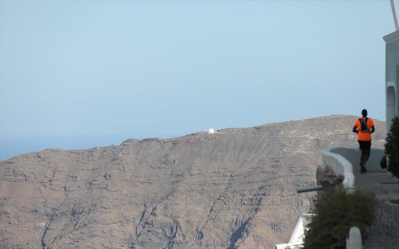 to-santorini-experience-pire-to-xruso-kai-etoimazetai-gia-to-fthinoporo