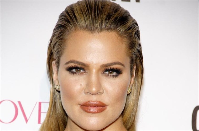 i-khloe-kardashian-apokaluptei-pos-exase-20-kila-meta-ti-genna