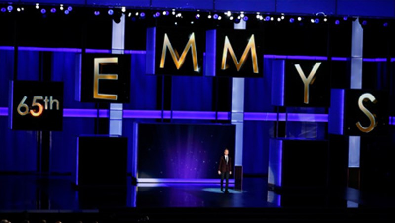 modern-family-kai-breaking-bad-thriambeusan-sta-brabeia-emmy