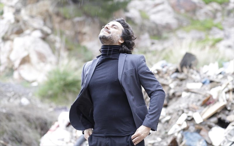 gia-ton-kosta-gaki-omada-pou-kerdizei-den-allazei