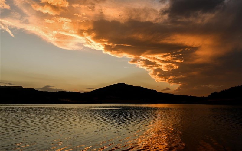 topikes-broxes-sta-boreia-aithrios-kairos-stin-attiki-aithrios-kairos-stin-attiki