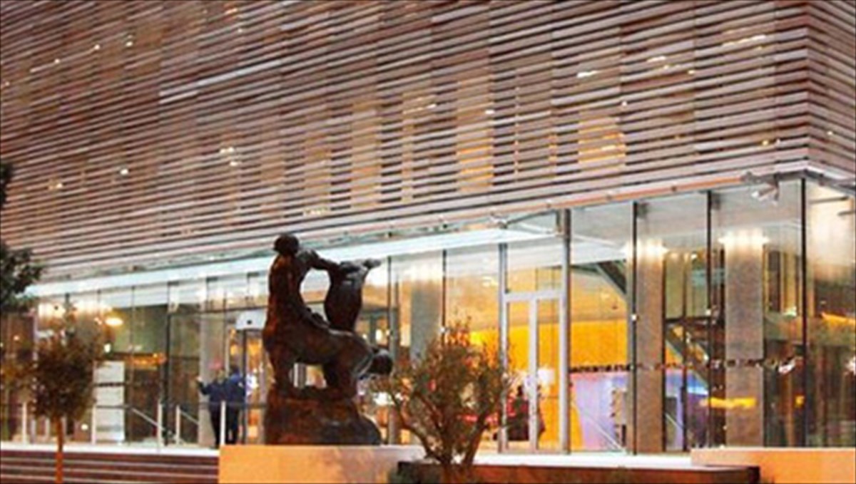 plousio-to-menou-sti-stegi-grammaton-kai-texnon