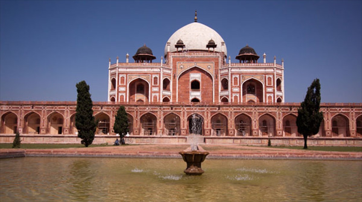 o-gouiliam-ntalrimpl-mas-taksideuei-stin-india