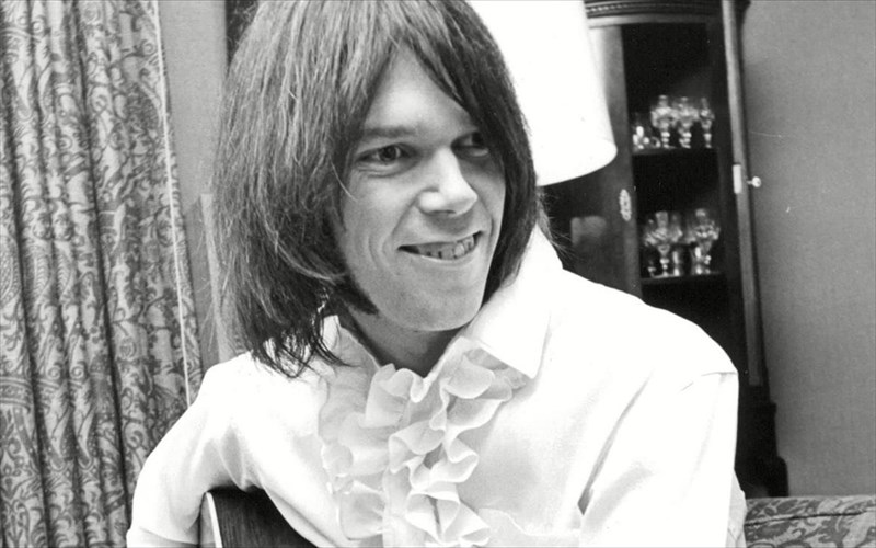 kukloforise-to-xameno-almpoum-tou-neil-young