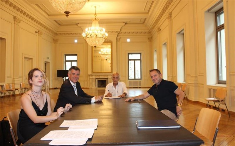 to-polutimo-arxeio-tou-mitsou-lugizou-sto-ethniko-theatro