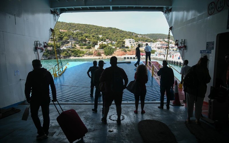 tte-se-eleutheri-ptosi-oi-taksidiotikes-eisprakseis-ton-aprilio