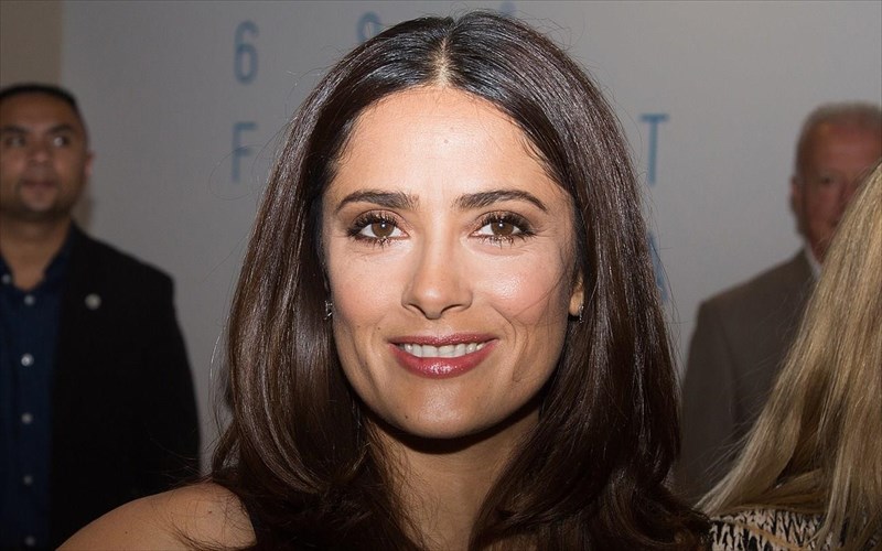 to-neo-xroma-mallion-tis-salma-hayek-tha-to-deite-pantou-fetos-to-kalokairi