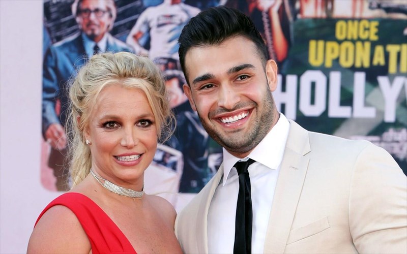 britney-spears-to-mono-pou-xreiazesai-einai-agapi-kai-paralia