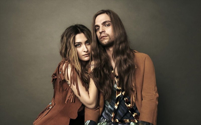 proti-geusi-apo-to-neo-almpoum-ton-soundflowers-tis-paris-Jackson