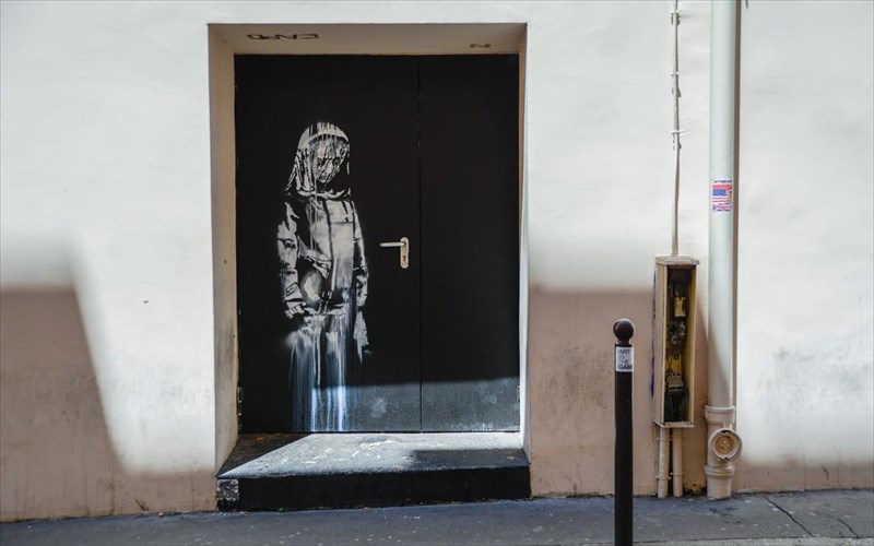 eksi-sullipseis-stin-gallia-gia-tin-klopi-ergou-tou-banksy-apo-to-bataclan