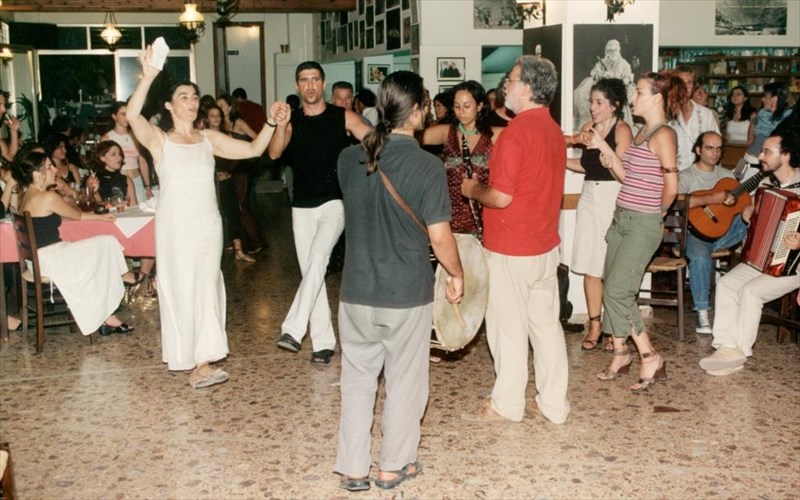 i-kallas-o-minotis-o-koun-kai-ta-mageireuta-tis-kakias-i-istoria-tis-epidaurou-graftike-stin-taberna-tou-leonida-koun-kai-ta-mageireuta-tis-kakias-i-istoria-tis-epidaurou-graftike-stin-taberna-tou-leonida