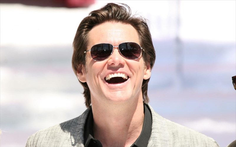 yparksiakes-kriseis-paparatsi-kai-eksogiinoi-stin-autobiografia-tou-Jim-carrey