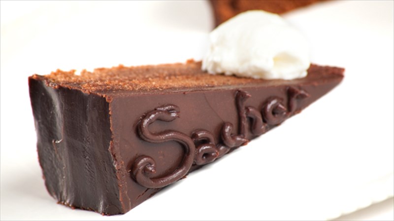 mia-sacher-torte-fernei-ta-xristougenna