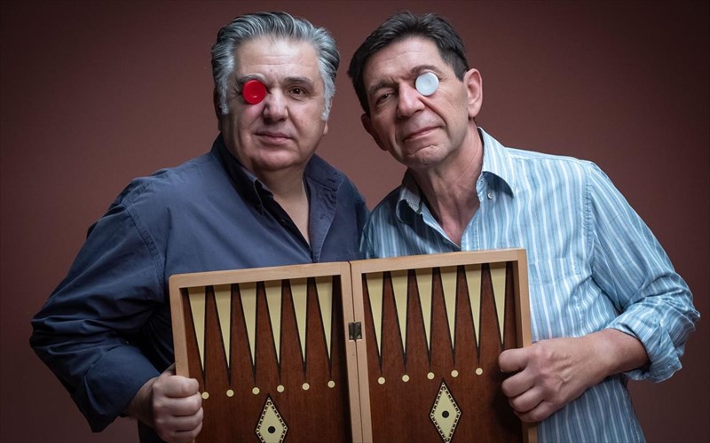 ieroklis-mixailidis-kai-gerasimos-skiadaresis-paizoun-tabli-kai-periodeuoun