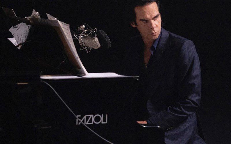 nick-cave-monos-sto-londino-me-ena-piano