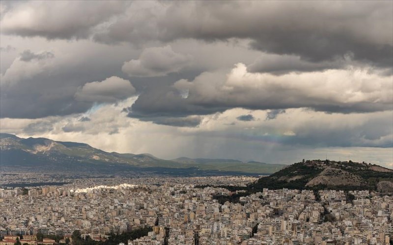 astatos-kairos-me-sunnefia-kai-topikes-broxes