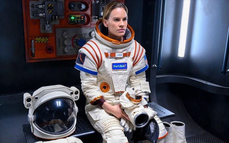 to-netflix-stelnei-tin-hilary-swank-ston-kokkino-planiti