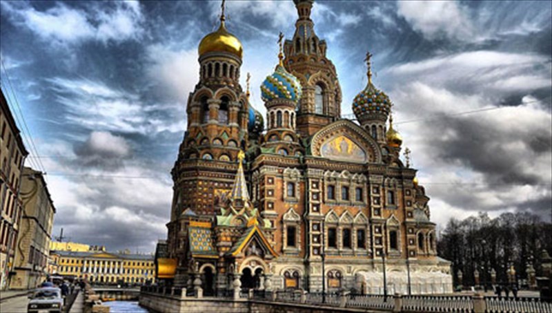 ta-korufaia-mnimeia-orosima-stin-europi