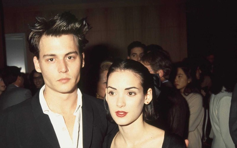 i-winona-ryder-katathetei-uper-tou-Johnny-depp-sta-dikastiria