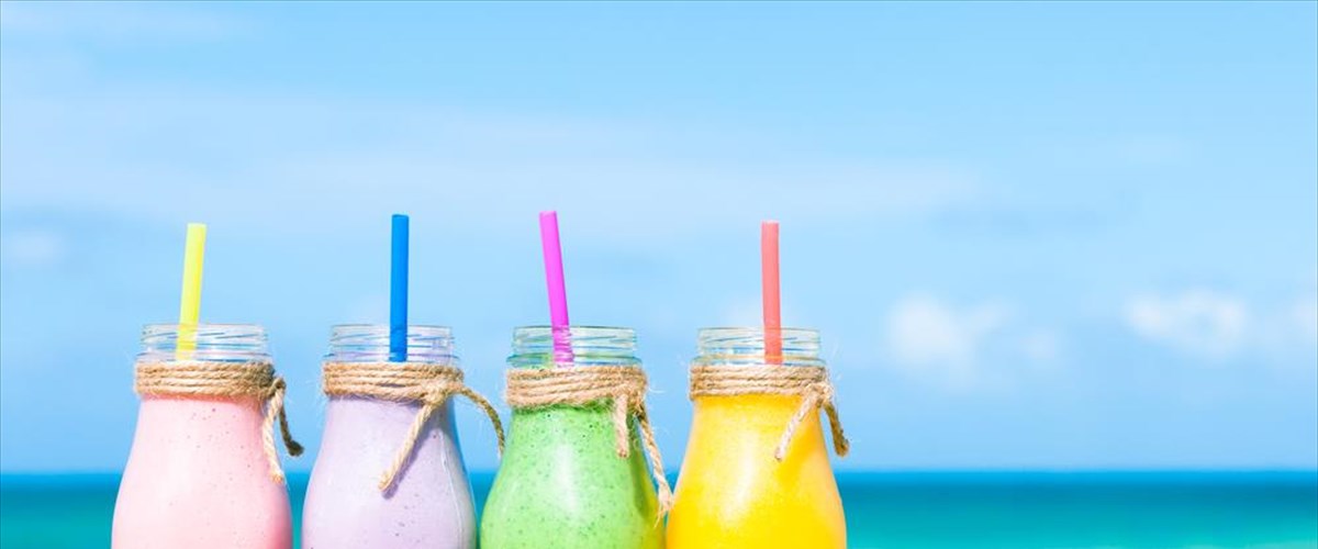 smoothies-kai-ugeia-tou-dermatos-ta-threptika-sustatika-pou-kanoun-ti-diafora