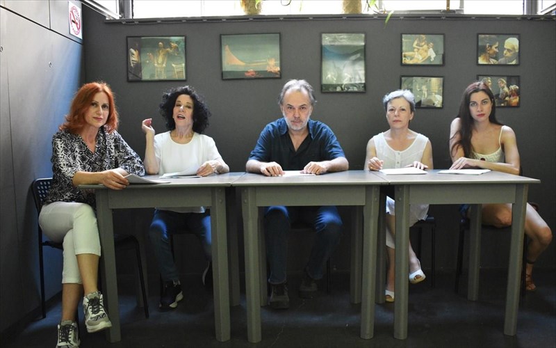 to-studio-mauromixali-anakoinose-to-repertorio-tou-gia-ton-xeimona