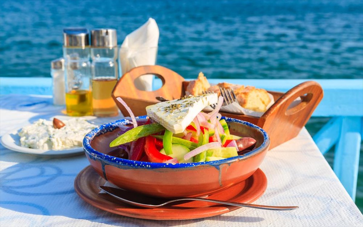 salata-xoriatiki-taberna