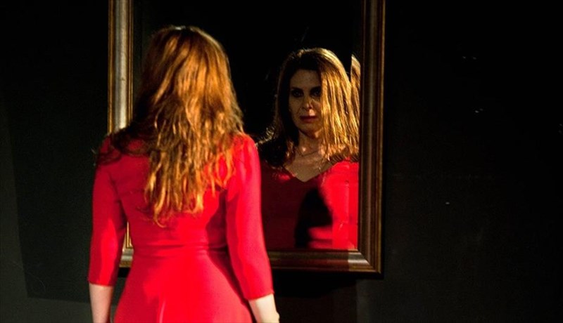 neoi-stathmoi-periodeias-gia-tin-porni-apo-pano-me-tin-katerina-didaskalou