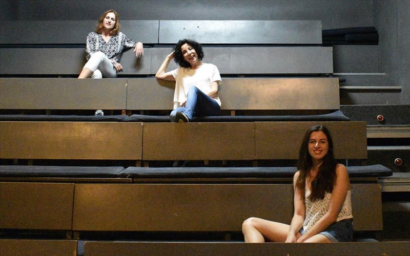 3-genies-gunaikon-sti-skini-tou-studio-mauromixali-genies-gunaikon-sti-skini-tou-studio-mauromixali