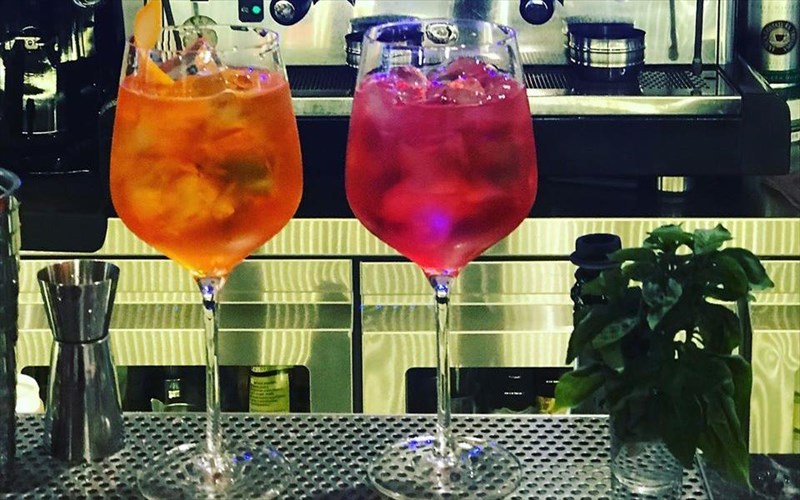 o-septembrios-ksekina-me-aperitivo-sto-let-it-bee