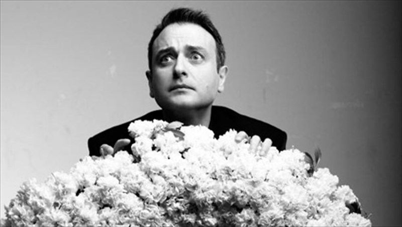 tha-pethanete-sta-gelia-otan-deite-ta-radikia-anapoda