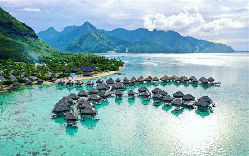 taksidi-sta-pio-omorfa-nisia-tou-kosmou