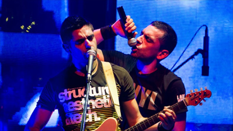 ta-kitrina-podilata-ston-stauro-tou-notou-plus