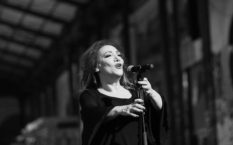 h-eleni-bitali-mas-perimenei-sto-theatro-texnopolis