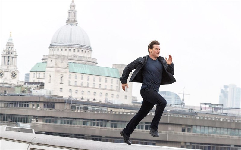 o-tom-cruise-sunithos-trexei-monos-tou
