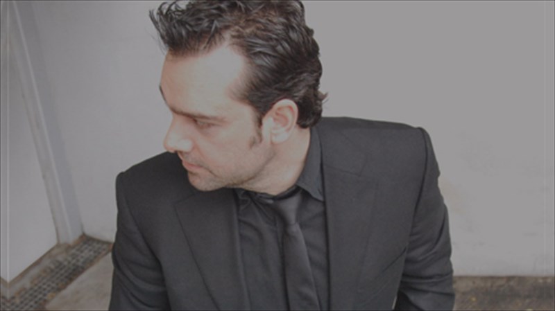 o-doros-dimosthenous-tragouda-gia-to-fthinoporo