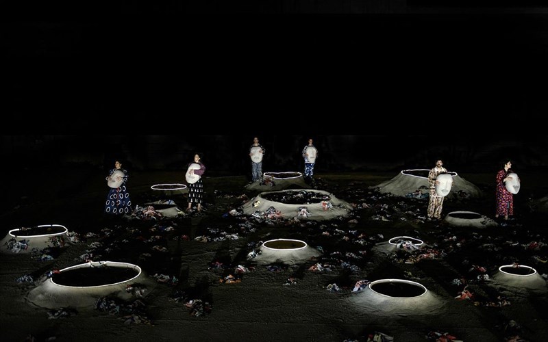 oi-kalokairines-periodeies-sunexizontai-gia-to-ethniko-theatro