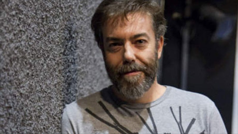 giannis-kalabrianos-me-tromazei-i-asximatisti-bia-ton-kathimerinon-anthropon-asximatisti-bia-ton-kathimerinon-anthropon